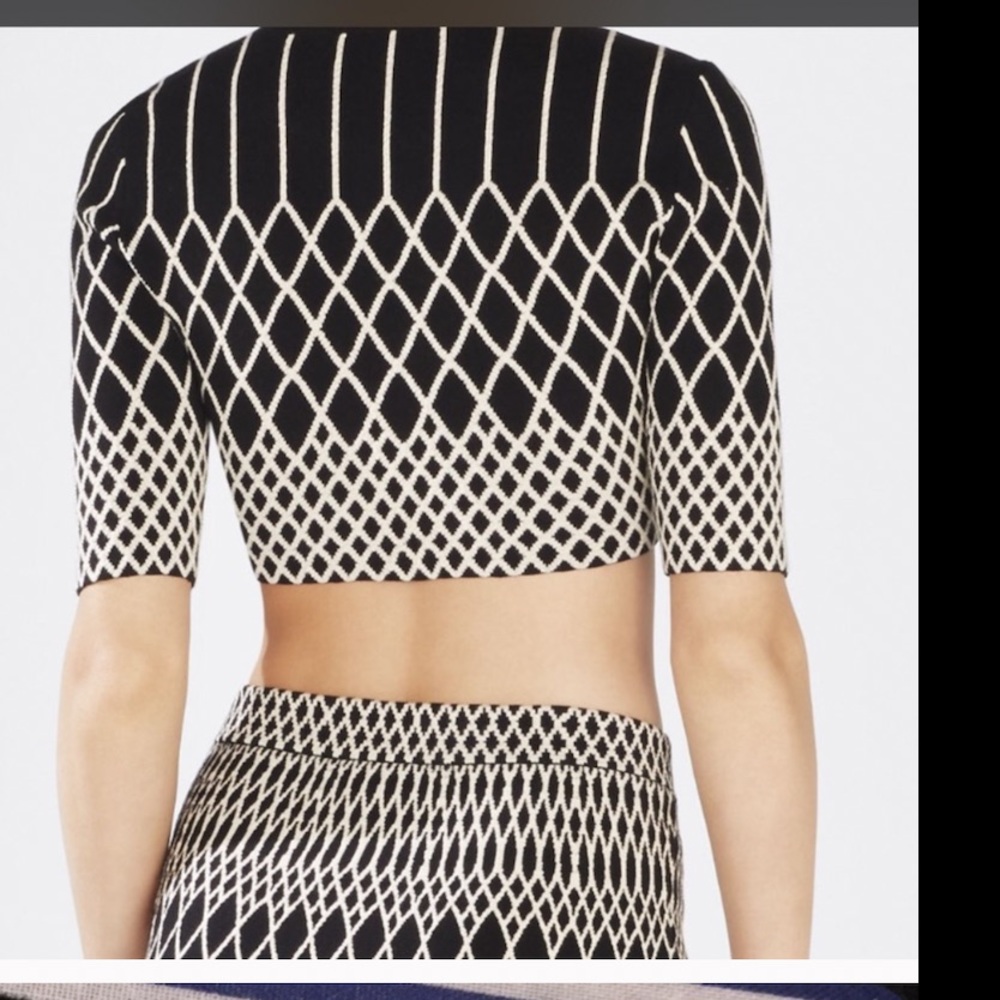 Bcbgmaxazria color block detail black/comb top - Picture 3 of 9